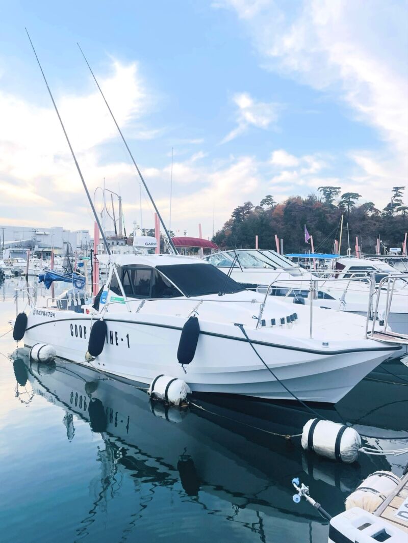 Image for the Tweet beginning: 先日、COOP MARINE-1🛥️《通称：1号艇》🛥️の一旦外していたアウトリガーを再度設置してきました〜やっぱり取付ると見栄え変わりますね〜😁 #釣り #海釣り #みやぎ生協