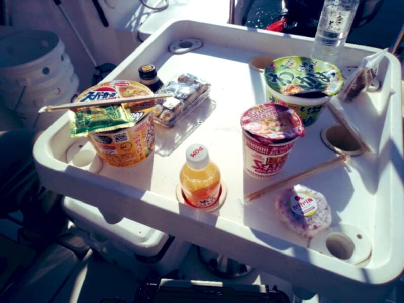 Image for the Tweet beginning: 本日は常連様と調査🛥️
最近めっきり寒くなり早朝コーヒーがお決まり☕️からの極上なあさひを拝みながら調査スタート🎣ベイトの反応もよくコンスタントに釣れてくれました🐟常連様もイナワラとサバの猛攻で休憩する暇もなく、2回のラインブレイクからの本命登場🗡️で歓喜が*\(^o^)/* 